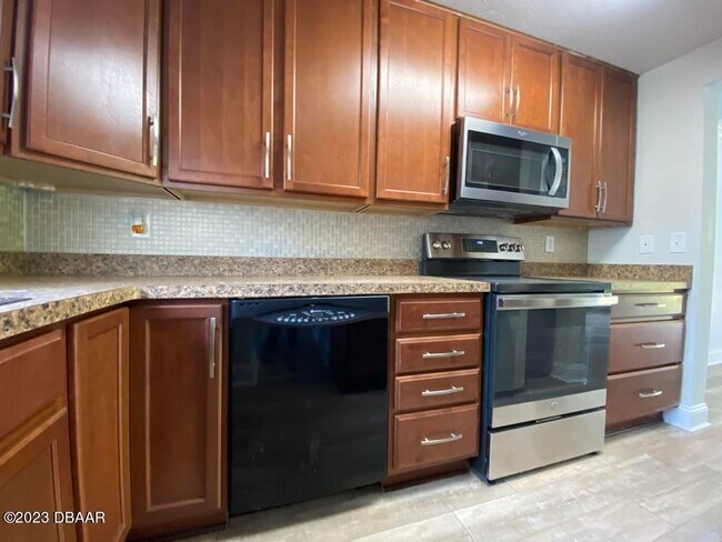 Building Photo - 65 Seton Trail