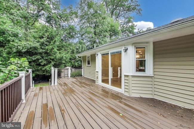 Building Photo - 6107 Parkway Dr