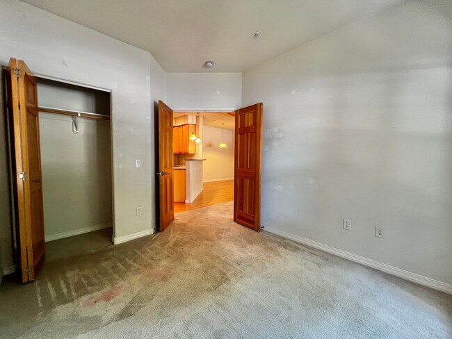 Building Photo - 5220 Boardwalk Dr
