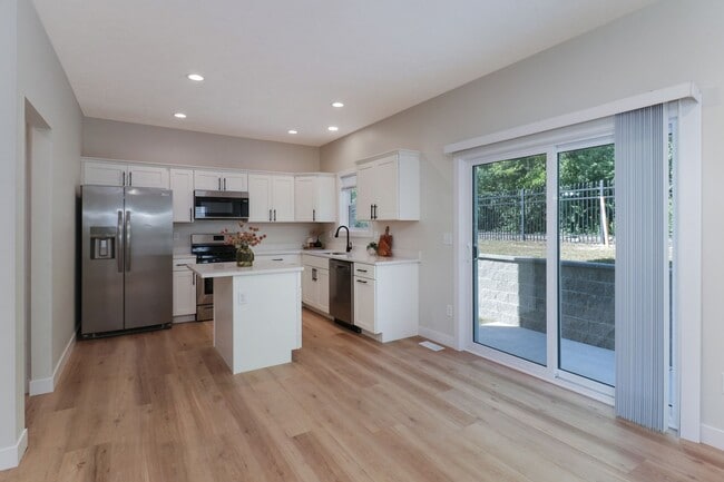 Building Photo - New Construction 3 Bedroom Home!