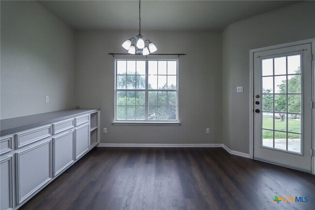 Building Photo - 1810 Mesa Oaks Cir