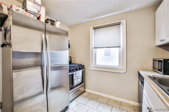 Building Photo - 153 Springville Ave