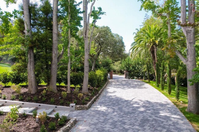 Building Photo - 85 Fagan Dr