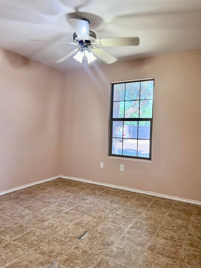 Building Photo - 14119 Fawn Dr