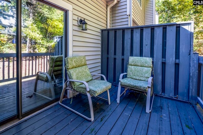 Building Photo - 251 Shoreline Dr