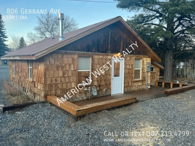 Building Photo - 1 Bed/1 Bath Fully Renovated Home