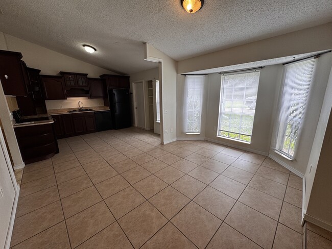 Building Photo - 1077 Shady Hollow Dr