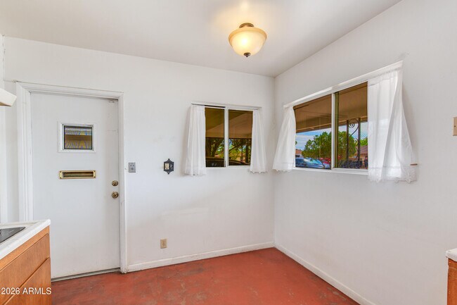 Building Photo - 1524 W Ocotillo Rd