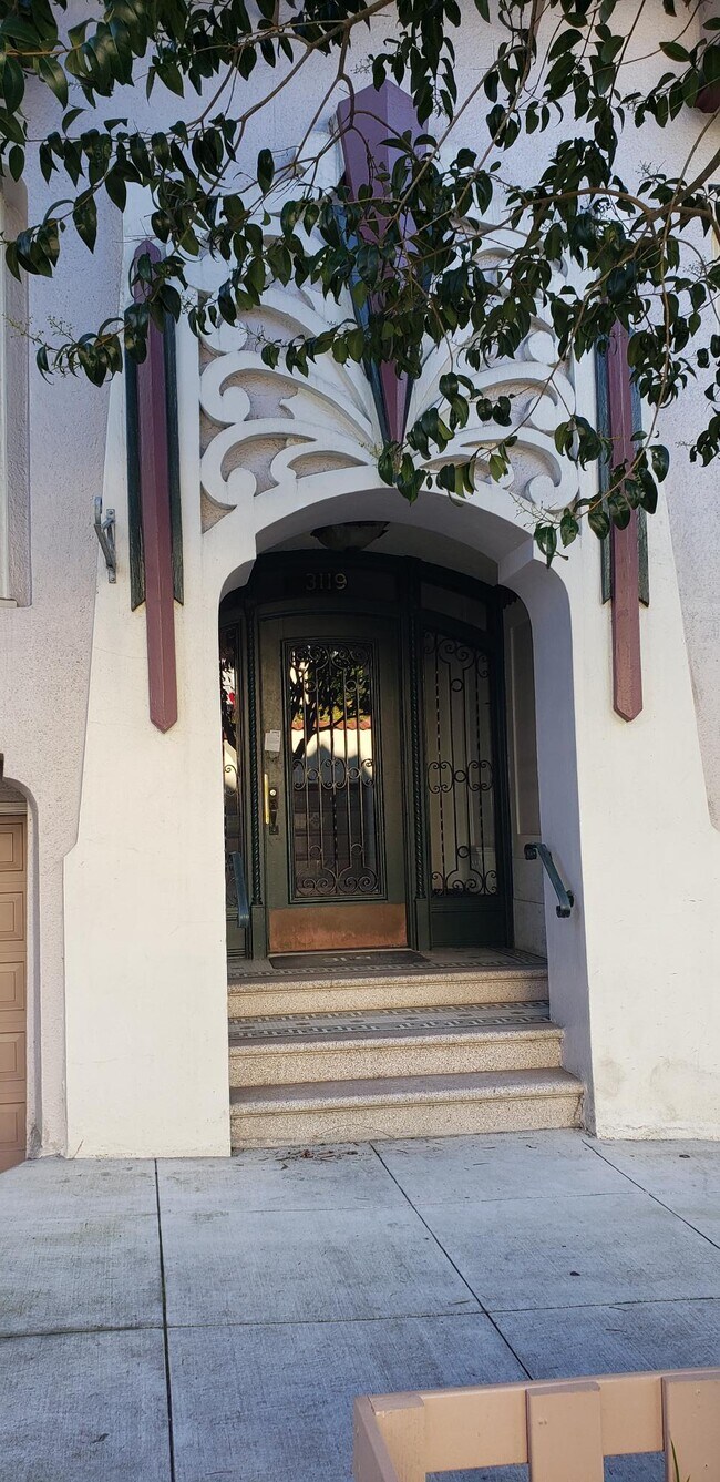 Entry steps to lobby door - 3119 Jackson St