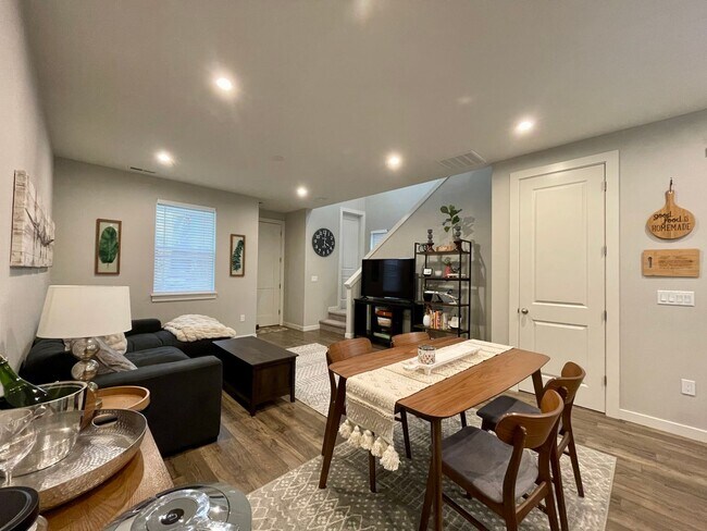 Building Photo - Hillsboro 3 Bed 2.5 Bath Townhome in Reeds Crossing ~ Includes A/C, 2 Car Garage w/ Level 2 Charg...