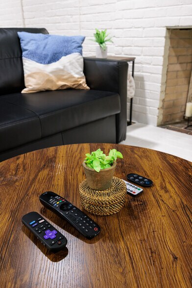 Building Photo - 7218 Monument Ave