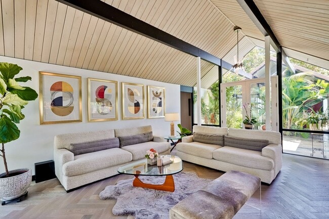 Building Photo - Gorgeous 4 Bed, 2 Bath Eichler in Sunnyvale