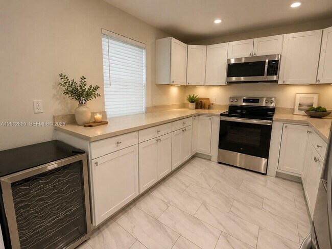 Building Photo - 903 Cypress Terrace