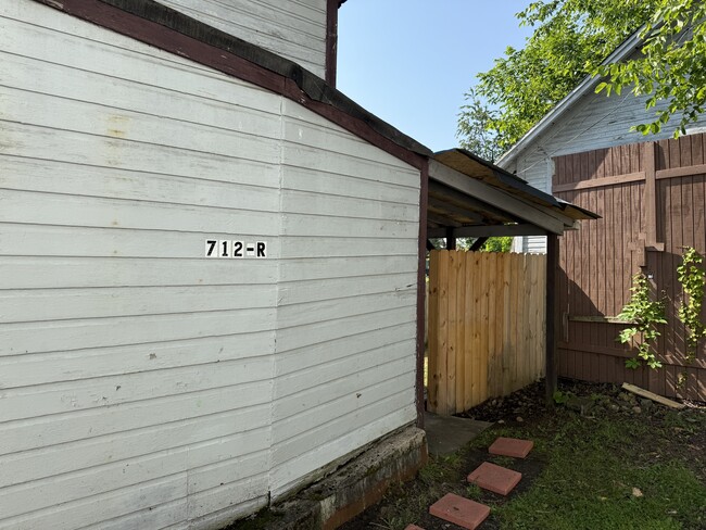 Primary Photo - 712 Dock St