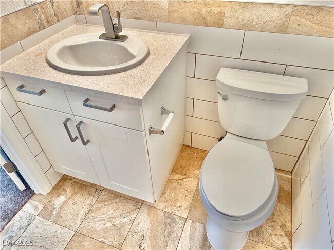 Building Photo - 2200 S Fort Apache Rd