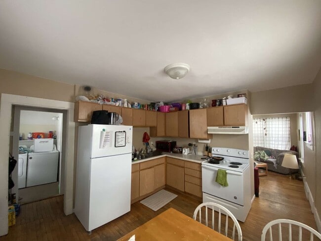 Building Photo - 616 1st Ave