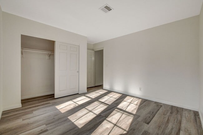 Building Photo - Single Story in the Heart of Las Vegas