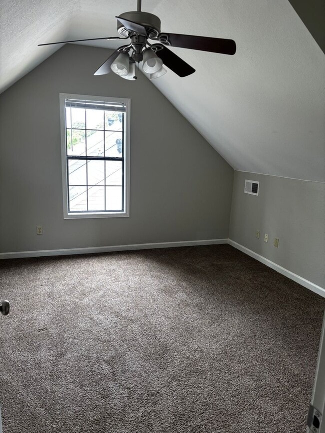 Building Photo - 4 Bedroom Home Within Minutes from NEA Hospital