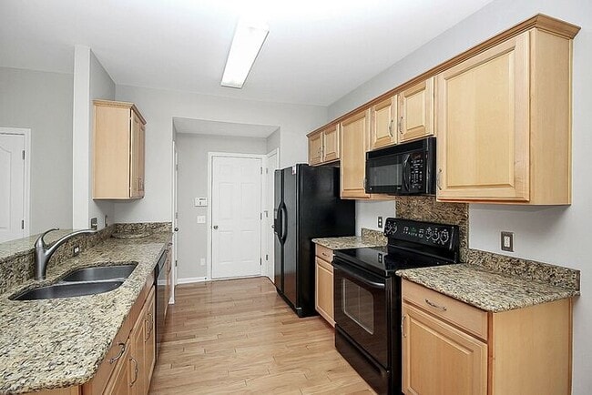 Building Photo - Beautifully Maintained 3BD/2.5BA 2 Story Townhome in Blakeney Preserve!