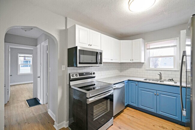 Building Photo - 1203 E 80th St