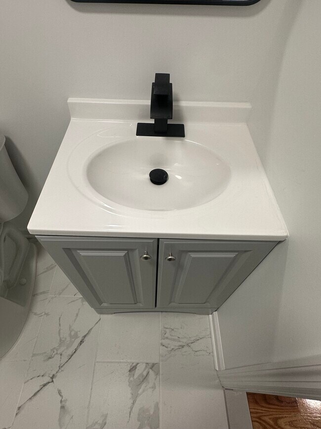 Building Photo - 17 Church St