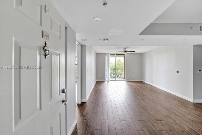 Building Photo - 520 SE 5 Ave