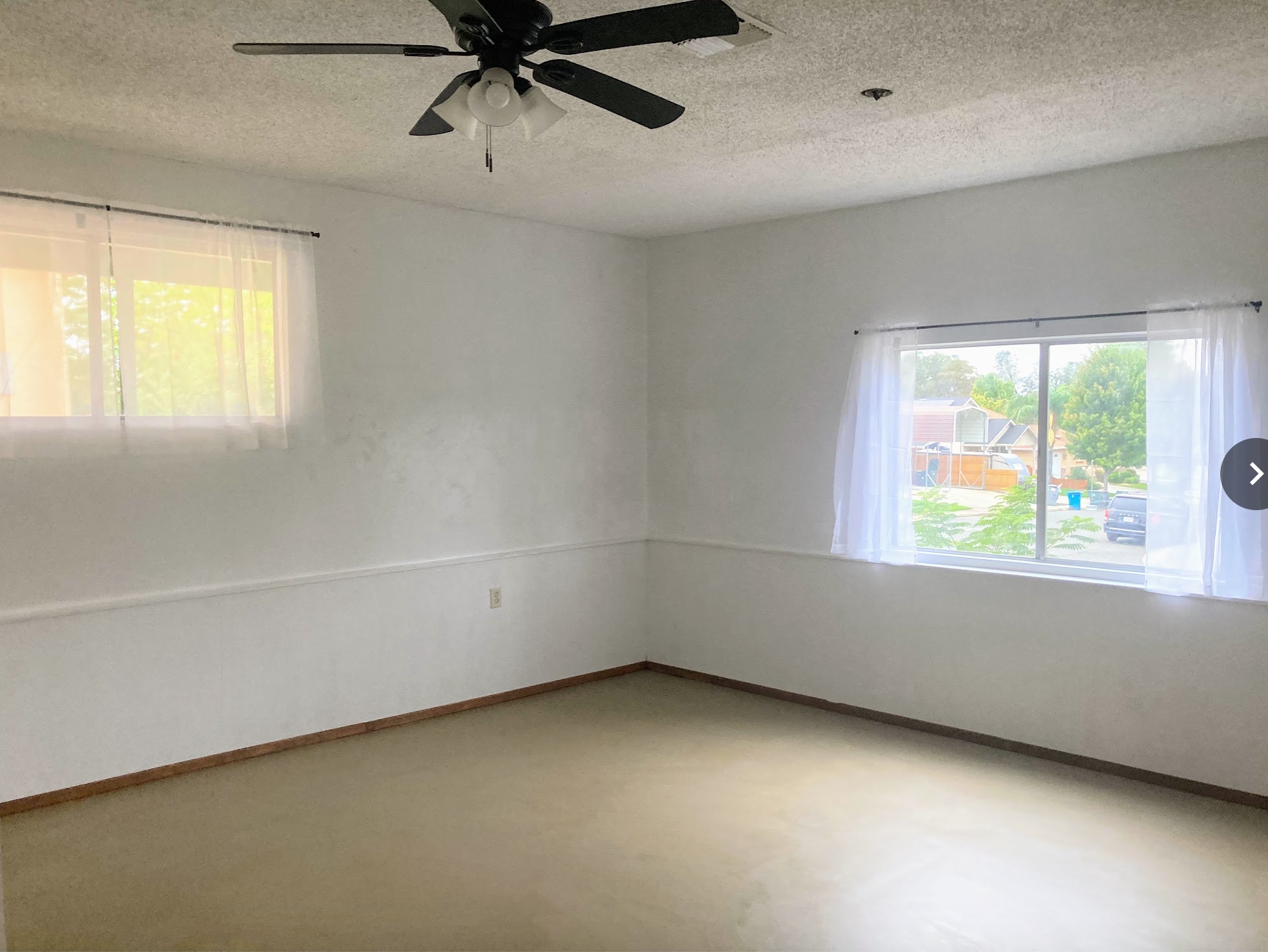 Large family room - 170 Westelle Dr