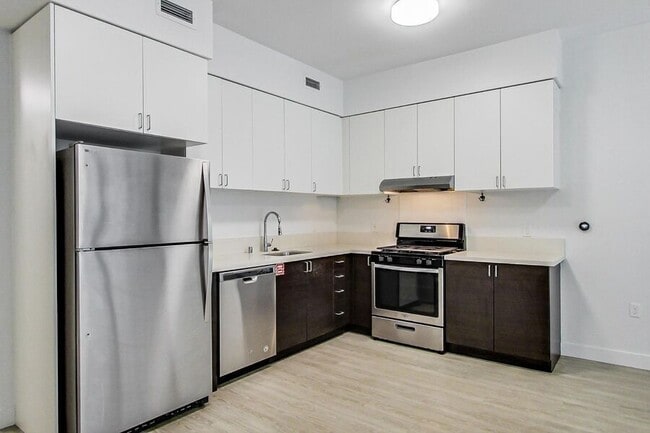 Building Photo - 4435 Piedmont Ave