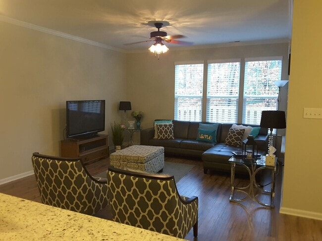 Building Photo - Liberty Crossing