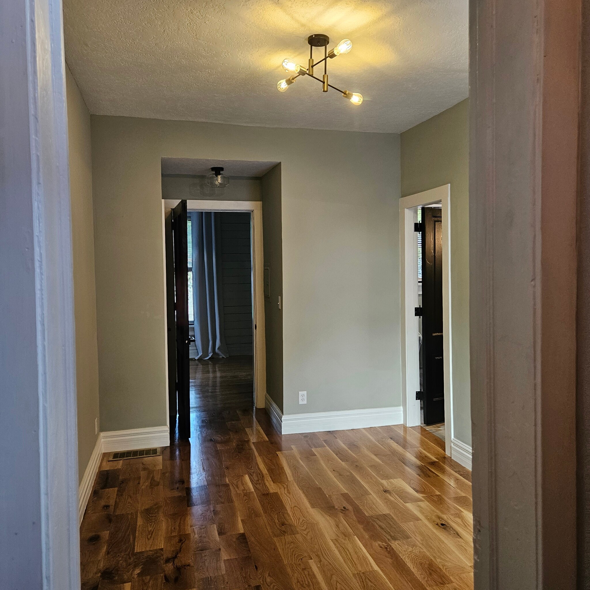 Living room - 811 Tyler St