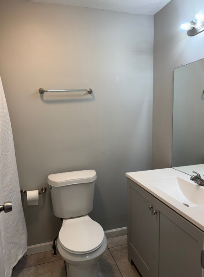Building Photo - Spacious 4-Bedroom Home with Den, Fenced Yard & 3-Car Garage. Available Late July!