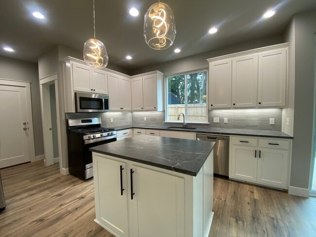 Building Photo - Beautiful home for rent in Coweta!!