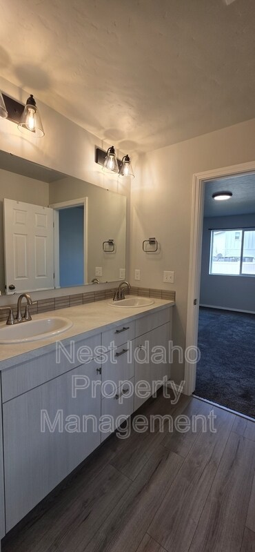 Building Photo - 2949 N Rocky Btm Wy