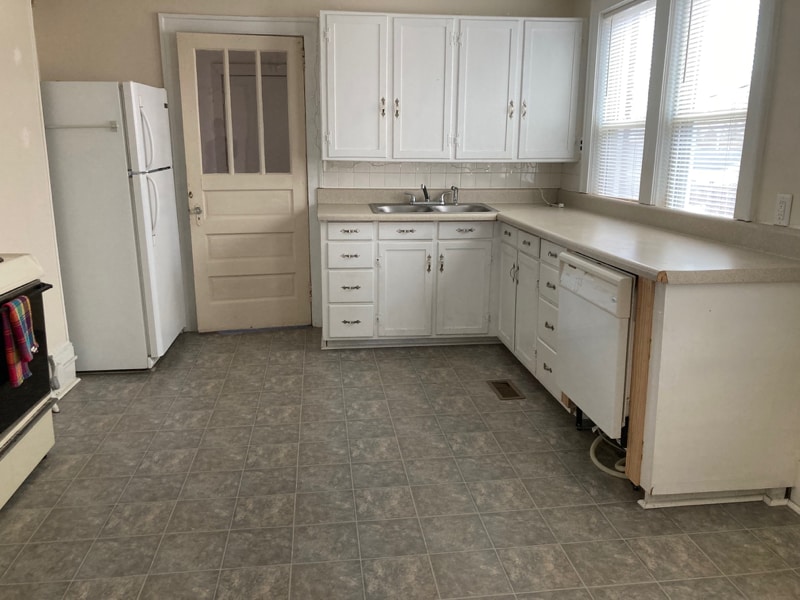 Building Photo - 301 W G St