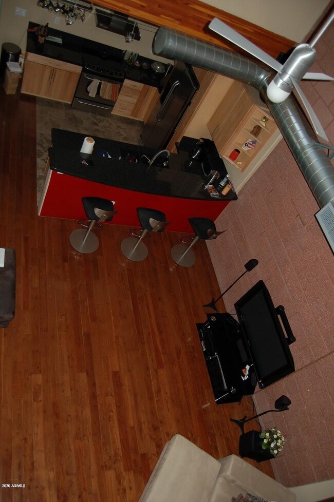 Building Photo - 572 W 5th St