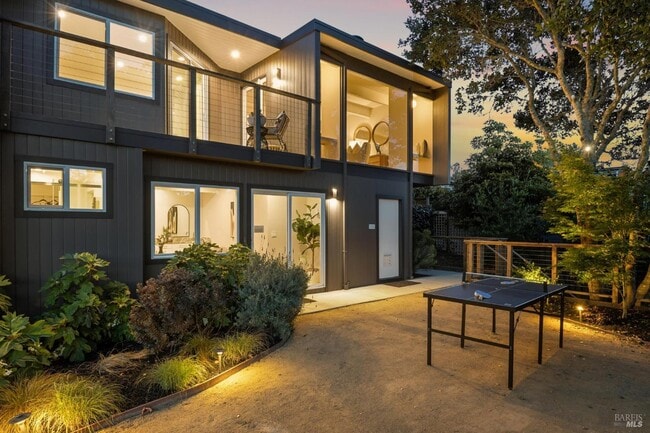 Building Photo - 453 Wellesley Ave