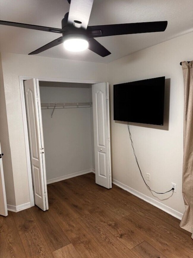 Building Photo - Beautiful 3 bedroom 2 bathroom home availa...