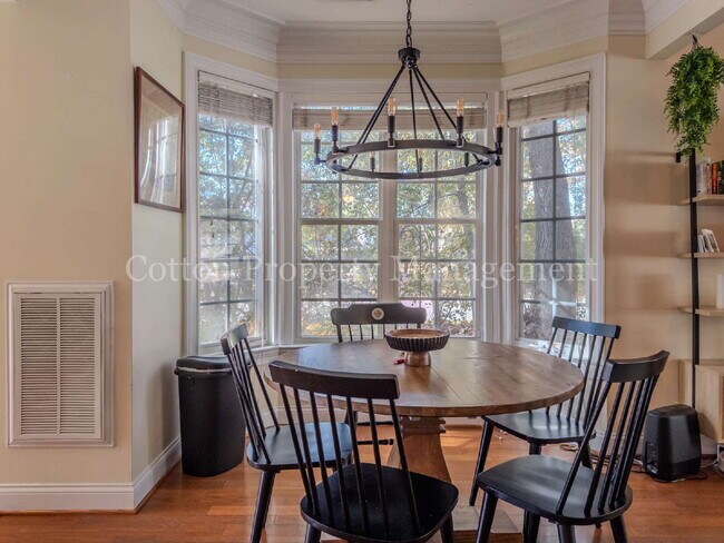 Building Photo - 102 Blossom Cir