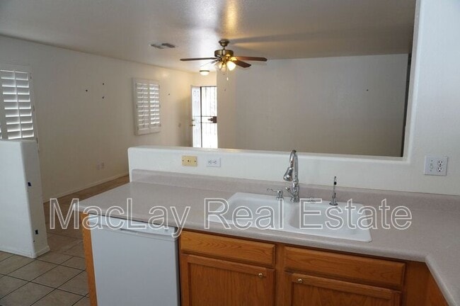 Building Photo - 983 E Denim Trail