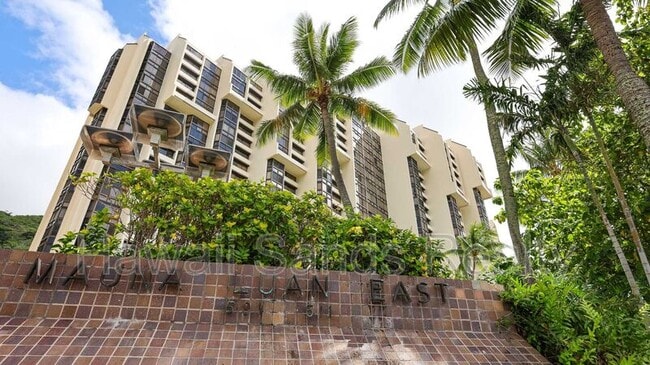 Building Photo - 501 Hahaione St