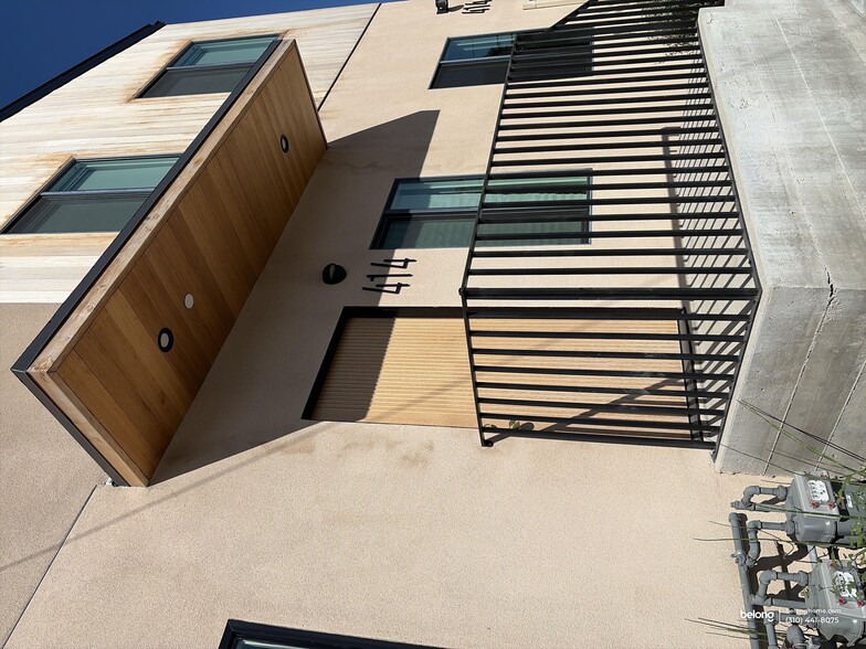 Building Photo - 414 S Ave 56