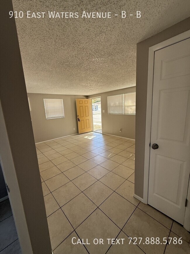 Building Photo - 910 E Waters Ave