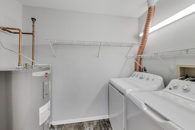 Building Photo - Spacious Updated Condo Available for Immediate Move-In