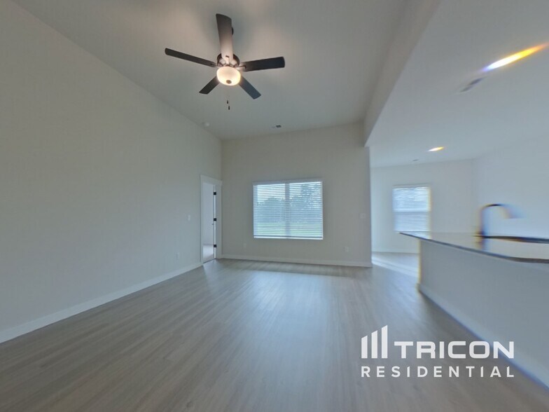 Building Photo - 1213 Crested Iris St