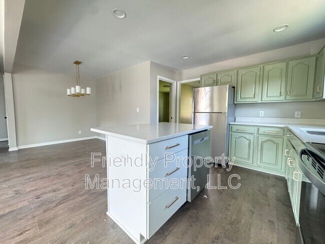 Building Photo - 906 Beaumont Ave