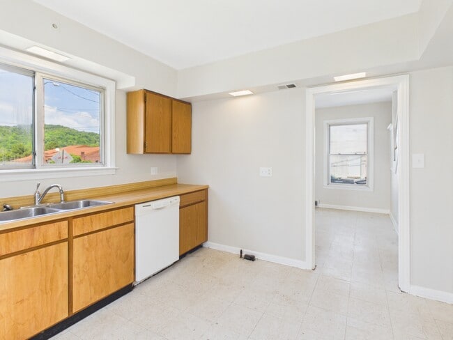 Building Photo - 1036 3rd St