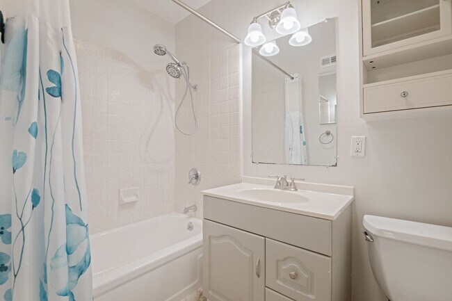 Building Photo - Charming 3-Bed, 2-Bath Home for Rent in Go...