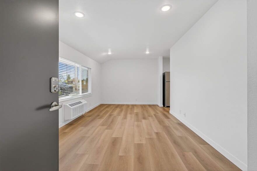 Interior Photo - Alder Ridge