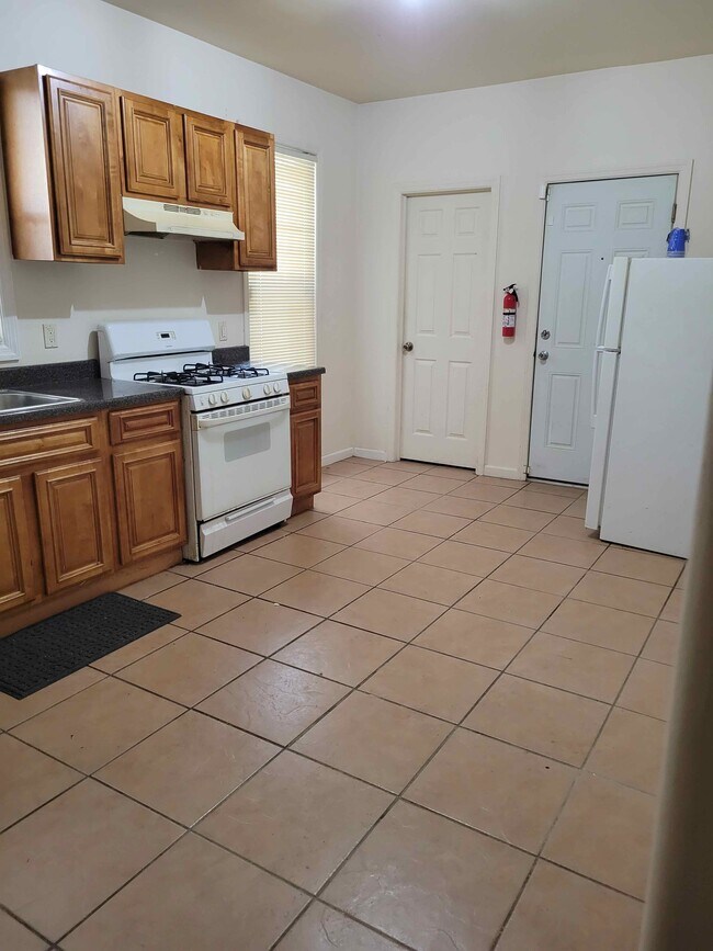 Kitchen different angle - 117 Ridgewood Ave