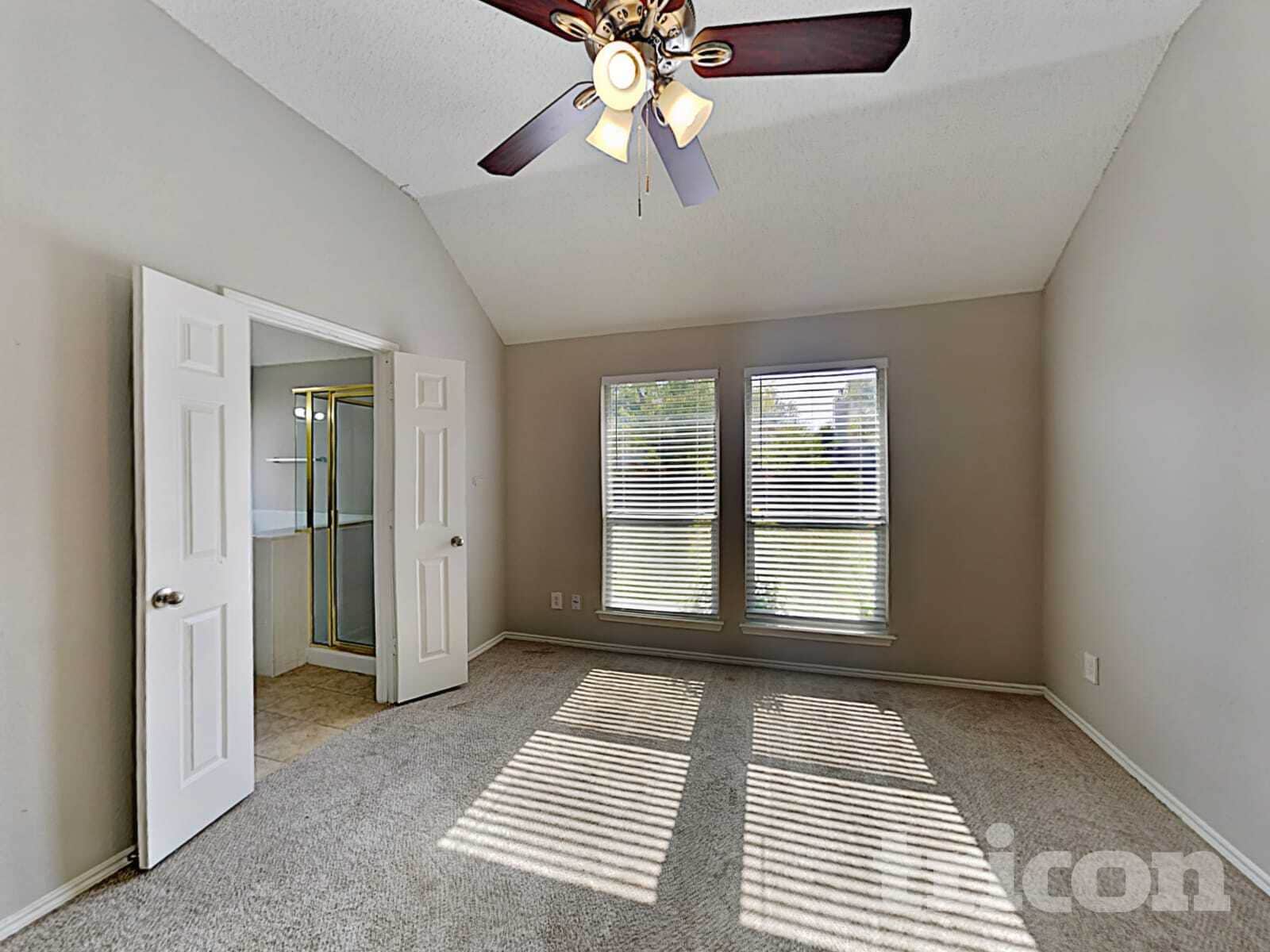 Building Photo - 228 Willow Creek Dr